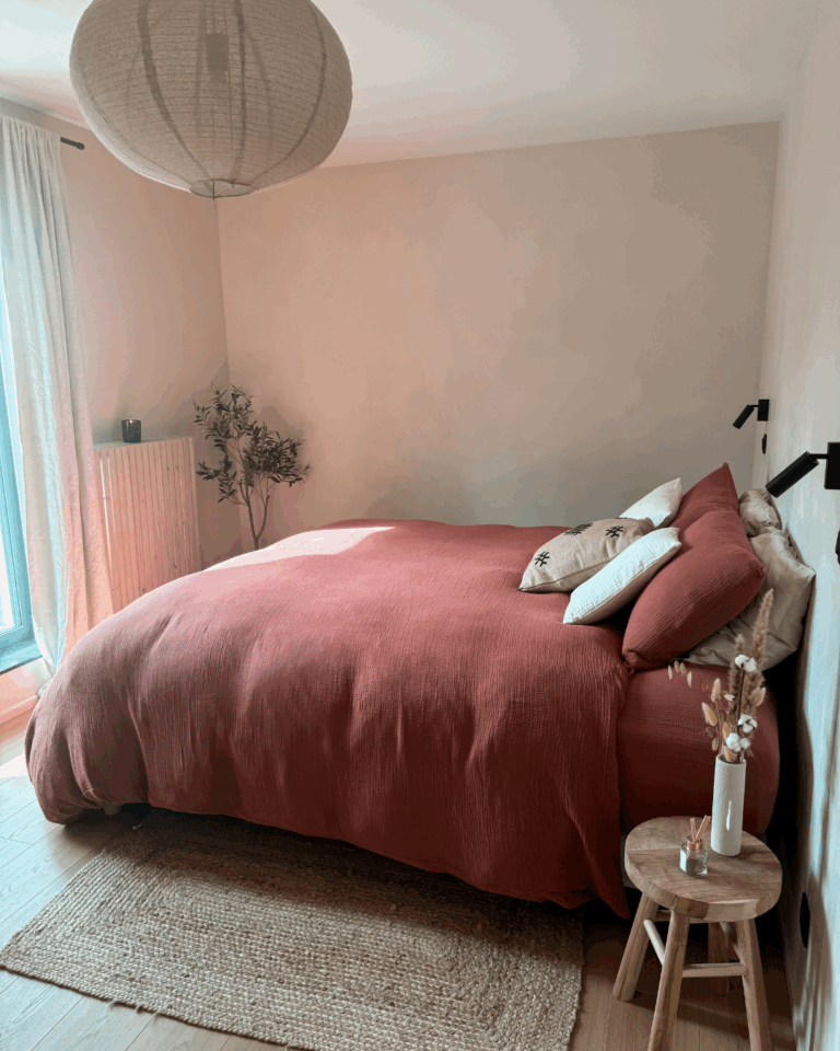 Rendu peinture effet chaux au bicarbonate sur un mur terracotta
